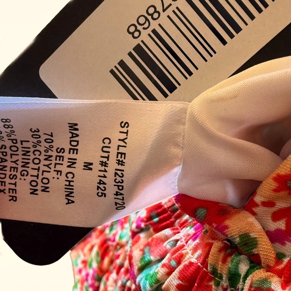 NWT Vici Mila Flared Sleeve Playsuit in White Floral Size Medium - Picture 6 of 12